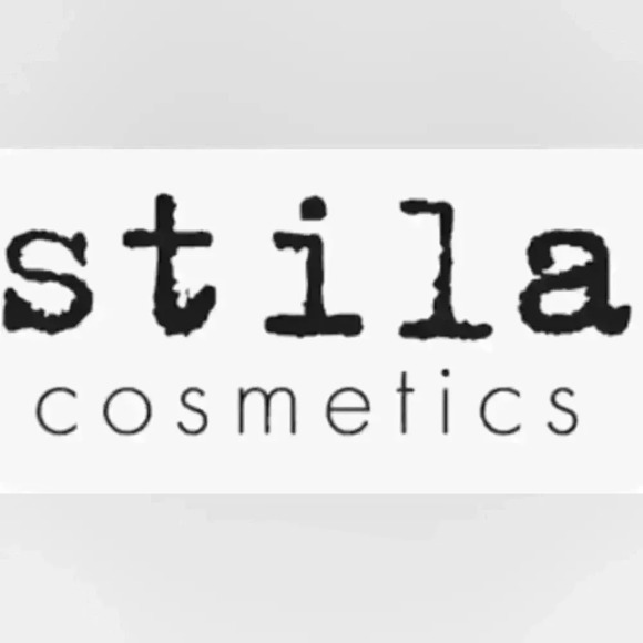 stila Beauty Boss Lip Gloss, Lip Plumper Lip Gloss- 1.5 ml - Picture 3 of 5